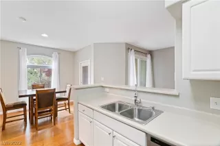 Photo #5: 2426469 Listing 