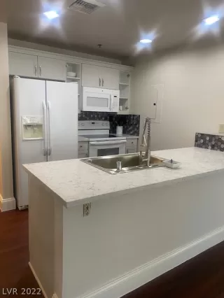 Photo #3: 2426500 Listing 