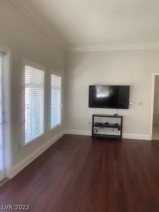 Photo #6: 2426500 Listing 