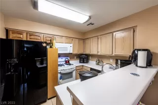 Photo #5: 2426503 Listing