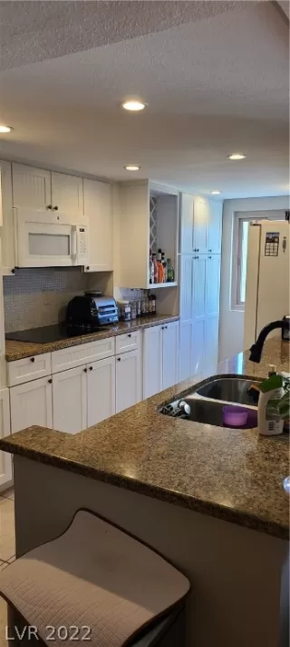 Photo #6: 2426634 Listing