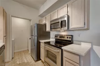 Photo #3: 2426654 Listing