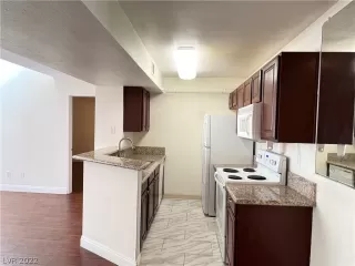 Photo #4: 2426691 Listing 