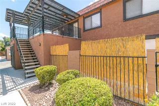 Photo #4: 2426708 Listing