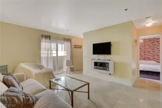 Photo #4: 2426748 Listing