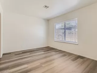 Photo #5: 2426763 Listing