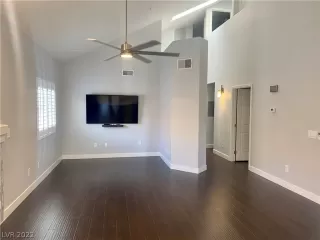 Photo #2: 2426805 Listing 
