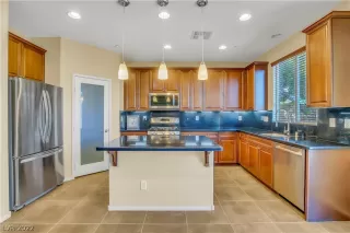 Photo #4: 2426810 Listing