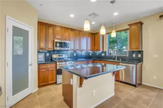 Photo #5: 2426810 Listing