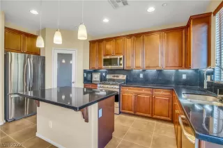 Photo #6: 2426810 Listing