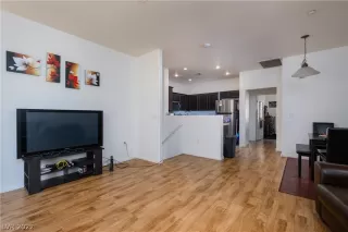 Photo #4: 2426812 Listing 