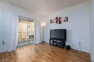 Photo #6: 2426812 Listing 