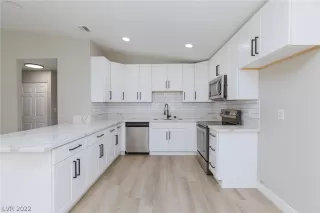 Photo #5: 2426826 Listing 