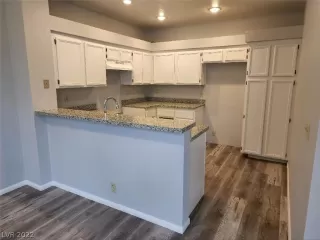 Photo #4: 2426833 Listing 