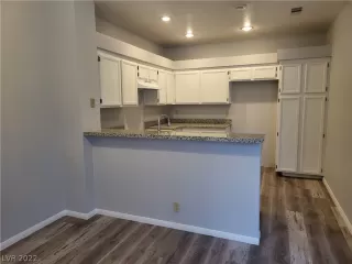 Photo #5: 2426833 Listing 