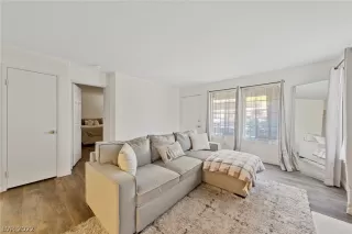 Photo #4: 2426843 Listing 