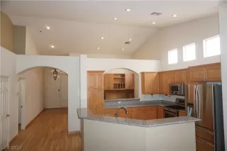 Photo #4: 2426872 Listing 