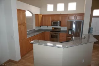 Photo #5: 2426872 Listing 