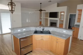 Photo #6: 2426872 Listing 