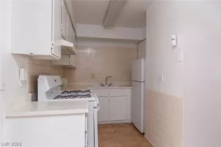 Photo #5: 2426903 Listing