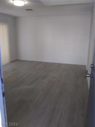 Photo #5: 2426913 Listing 