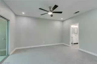 Photo #6: 2426918 Listing