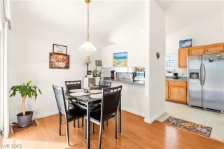 Photo #3: 2426927 Listing