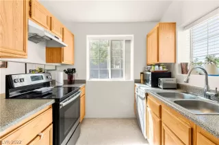 Photo #4: 2426927 Listing