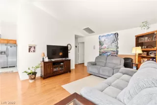 Photo #6: 2426927 Listing