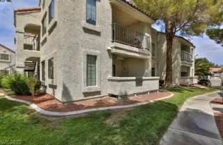 Photo #3: 2426933 Listing