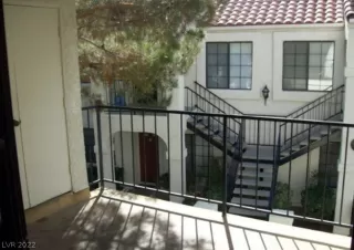 Photo #5: 2426933 Listing