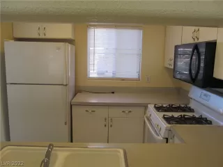 Photo #6: 2426937 Listing 