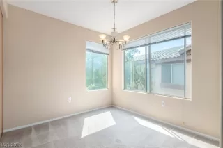 Photo #6: 2426949 Listing