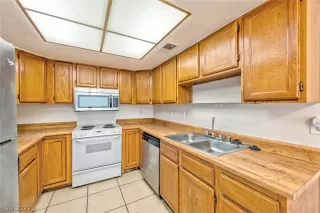 Photo #2: 2426958 Listing 