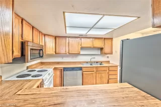 Photo #3: 2426958 Listing 