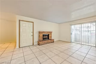 Photo #5: 2426958 Listing 