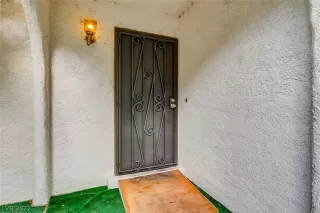 Photo #2: 2426966 Listing