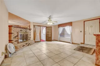 Photo #4: 2426966 Listing