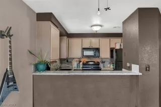 Photo #3: 2427003 Listing