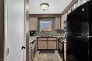 Photo #4: 2427003 Listing