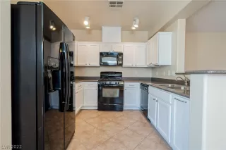 Photo #1: 2427016 Listing 