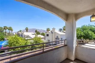 Photo #4: 2427043 Listing