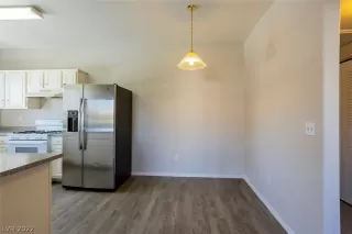 Photo #5: 2427043 Listing