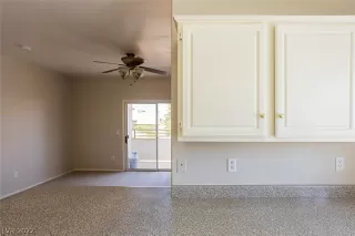 Photo #6: 2427043 Listing