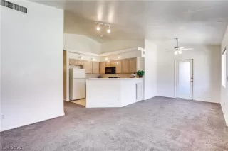 Photo #3: 2427103 Listing