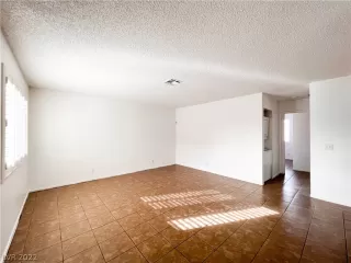 Photo #1: 2427119 Listing 