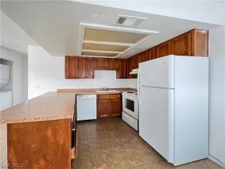 Photo #5: 2427119 Listing 