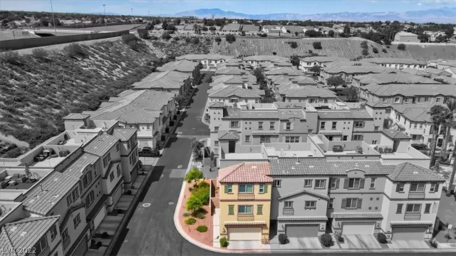 MLS: 2427124 Condo For Sale