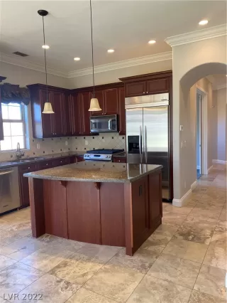 Photo #5: 2427138 Listing 