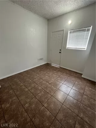 Photo #5: 2427153 Listing 